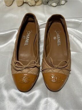 CHANEL Quilted Ballet Flats with Patent Camel Toe Cap